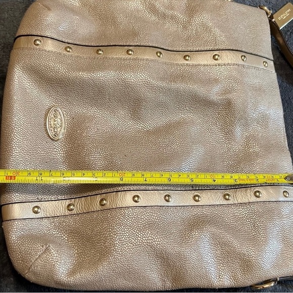 Coach Isabelle Leather bag crossbody! - Picture 6 of 9